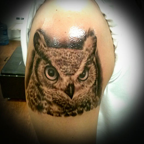 realistic-black-and-grey-owl-tattoo